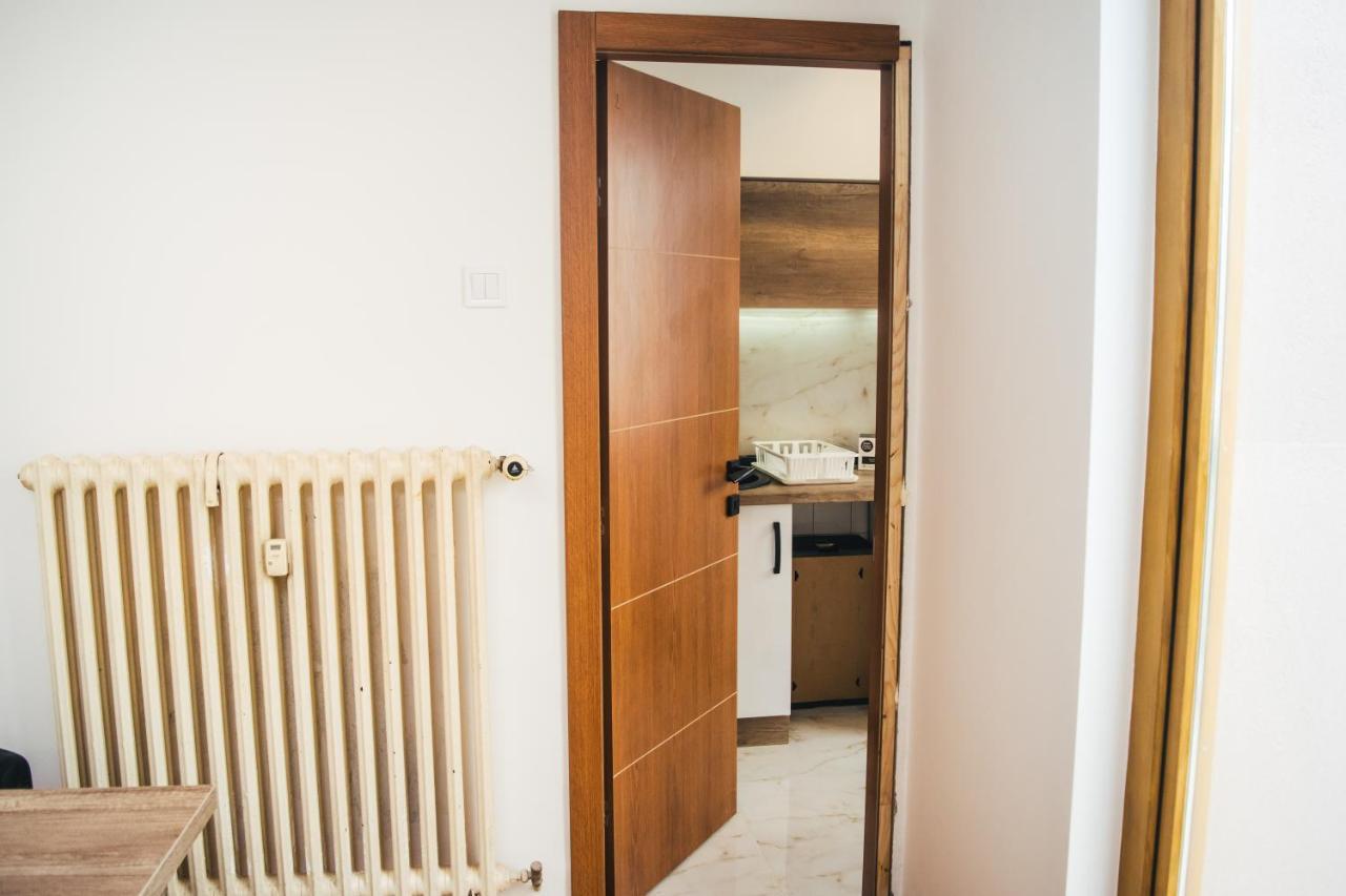 Aparment Theatre Apartment Ni Екстериор снимка