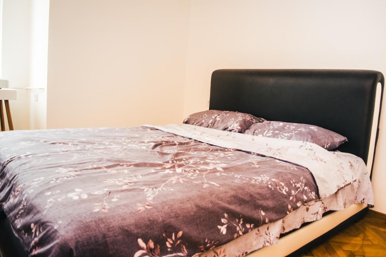 Aparment Theatre Apartment Ni Екстериор снимка