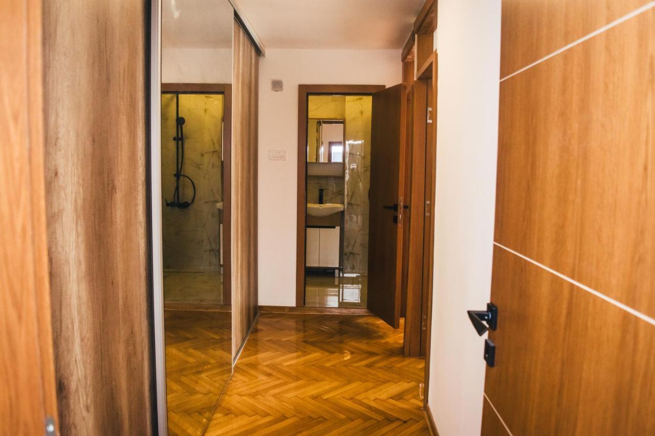 Aparment Theatre Apartment Ni Екстериор снимка