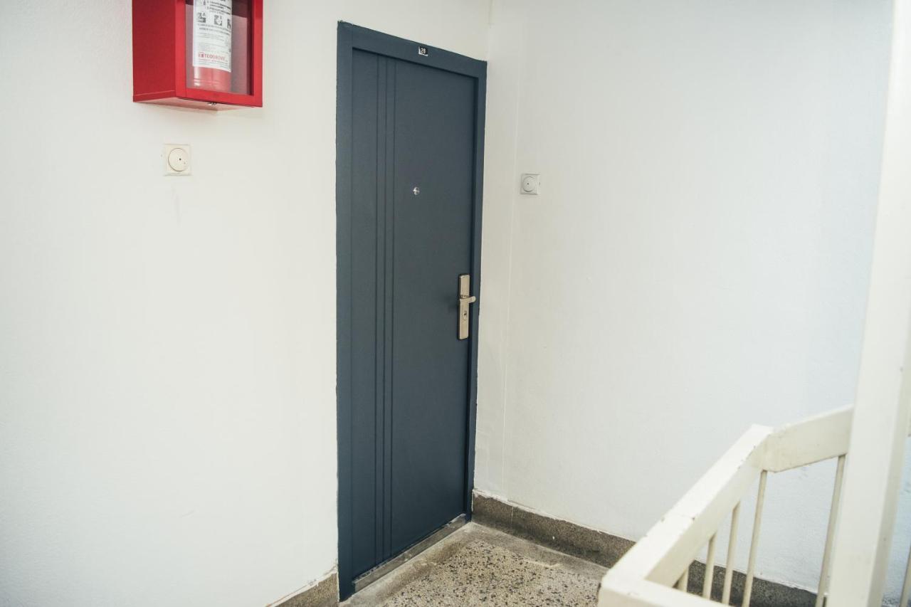 Aparment Theatre Apartment Ni Екстериор снимка