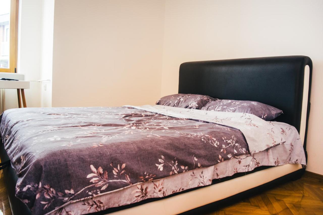 Aparment Theatre Apartment Ni Екстериор снимка